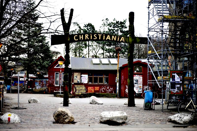 5426135-christiania-indgang-2